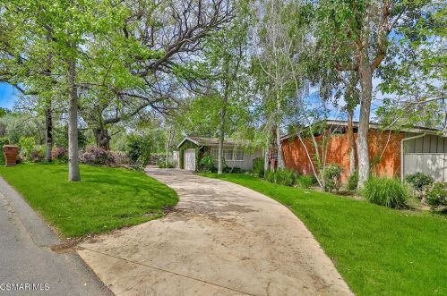 801 Laguna Dr, Simi Valley, CA 93065-5306