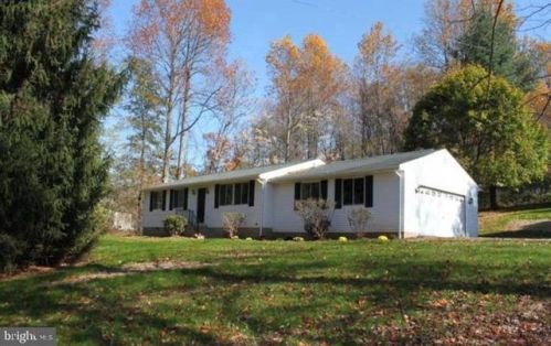 9727 Crest Hill Rd, Marshall, VA 20115-2843