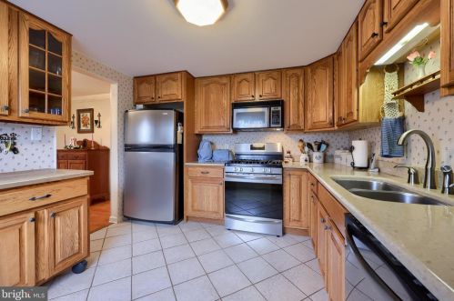 1604 Robert Rd, Lancaster PA  17601-5635 exterior