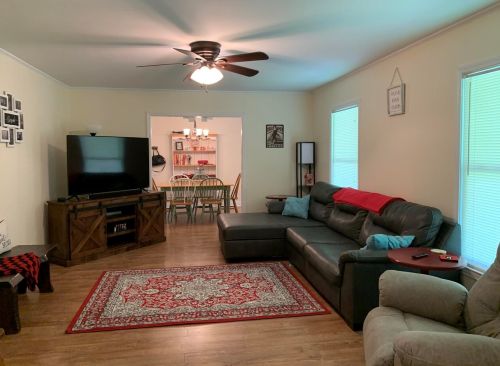 643 Skyline Dr, Toccoa, GA 30577-3435