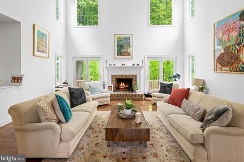 28 Stone Cliff Rd, Princeton, NJ 08540-2329
