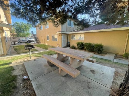 2204 Palisade Ave, Modesto, CA 95350-1816