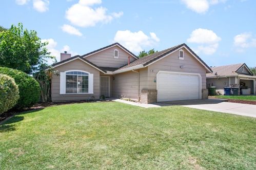 1500 Bluethroat Dr, Turlock, CA 95382-8530