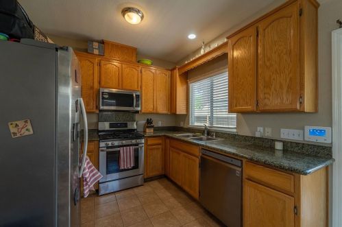 1061 Vermont Ave, Turlock CA  95380-5341 exterior