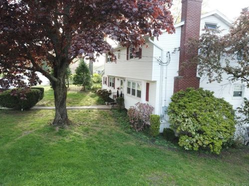 24 Plainfield Dr, Waterbury, CT 06708-1539