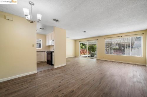 2200 Chester Dr, Tracy, CA 95376-2348