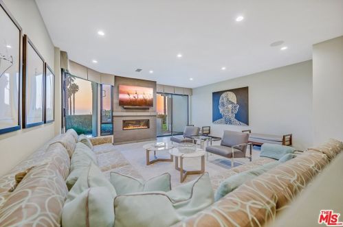 21 Sea Colony Dr, Santa Monica, CA 90405-5321
