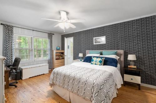 438 Hilderbrand Dr, Atlanta GA  30328-4124 exterior