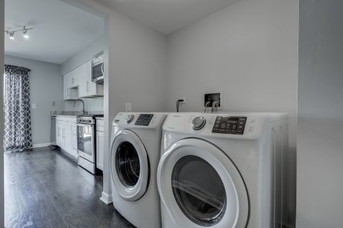 552 Alton Ct, Carol Stream IL  60188-9212 exterior