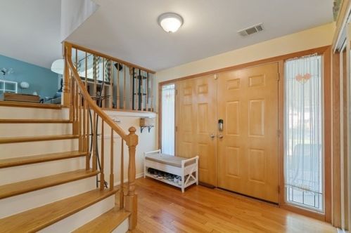 1915 Burke Dr, Arlington Hts, IL 60004-3243