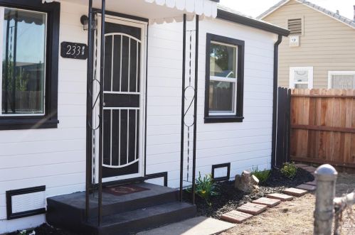 233 Flora St, Lodi, CA 95240-4114