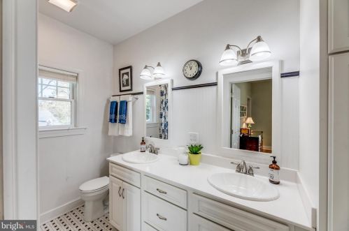 2009 Grace Church Rd, Silver Spring MD 20910-2116 exterior