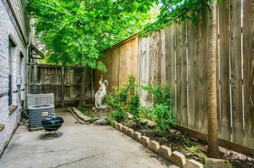 4830 Cedar Springs Rd, Dallas TX  75219-1366 exterior