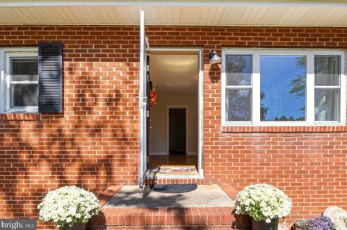 1042 George James Loop, Radiant, VA 22732-3221