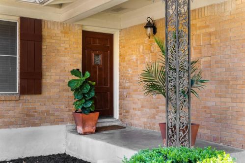 1503 Bellaire Dr, Austin TX  78741-2505 exterior