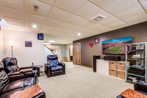 331 Ridgemoor Dr, Willowbrook IL  60527-5419 exterior