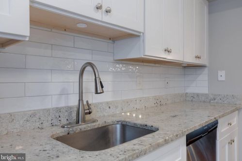 8816 Ridge Hollow Ct, Springfield VA  22152-1424 exterior