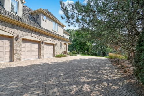 102 Ambriance Dr, Willowbrook IL  60527-0801 exterior