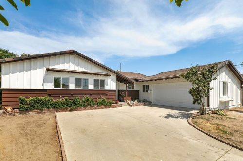 416 Baker St, Anaheim CA  92804-2224 exterior