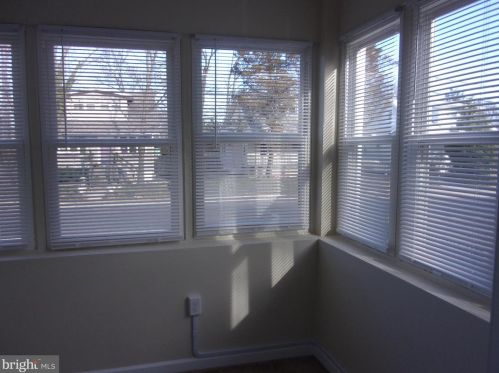 20 Arlington Ave, Stratford, NJ 08084-1402