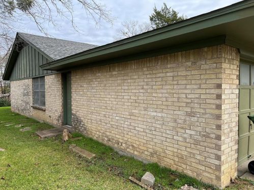 3412 Wendell Dr, Fort Worth, TX 76117-3414