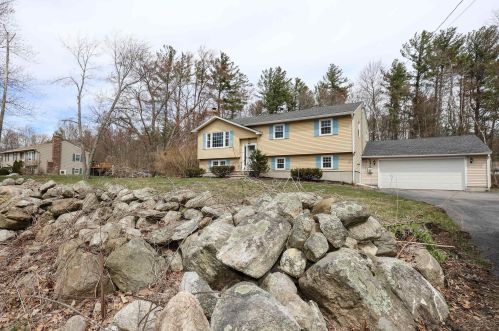 26 Hardy Rd, Londonderry, NH 03053-2830