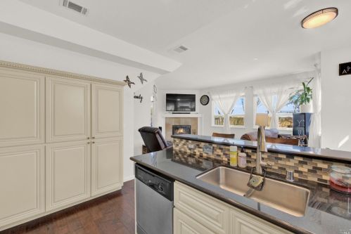 831 Chateau Cir, Vacaville CA  95687-7432 exterior