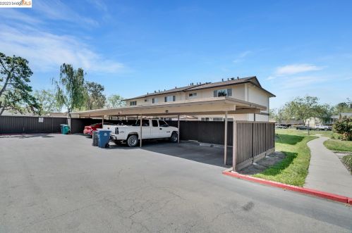 27492 Ponderosa Ct, Hayward CA  94545-4129 exterior
