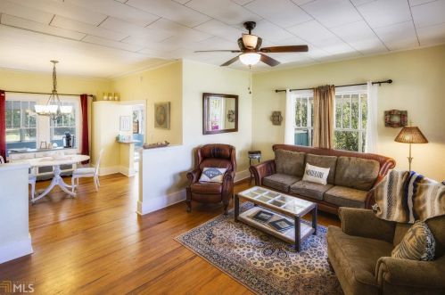 203 5th St, Woodbine, GA 31569-3686