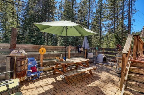 11897 Rainbow Dr, Truckee CA  96161-2729 exterior