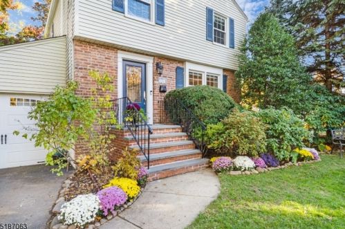 10 Hedges Ave, Chatham Township, NJ 07928-2547
