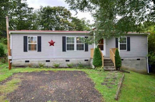 123 Wilarose Dr, Hurricane, WV 25526-5881