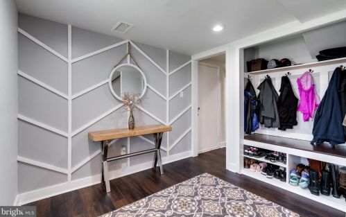 7806 Jansen Dr, Springfield VA  22152-2422 exterior