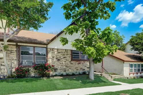 2043 Clubview Dr, Carrollton TX 75006-1703 exterior