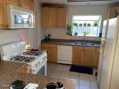 1069 Haven Ave, Simi Valley, CA 93065-4939