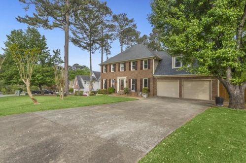 4939 Willow Creek Dr, Holly Springs, GA 30188-4306