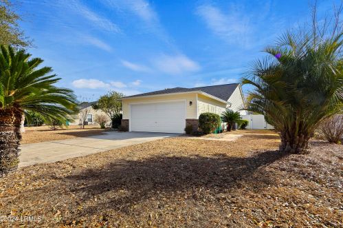 4 Lakeside Dr, Bluffton, SC 29910-8015