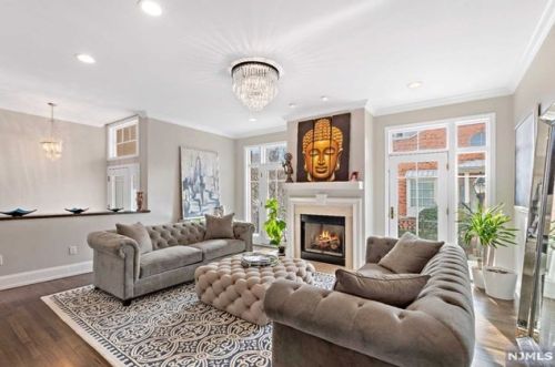 127 Hudson Cv, Edgewater, NJ 07020-1479