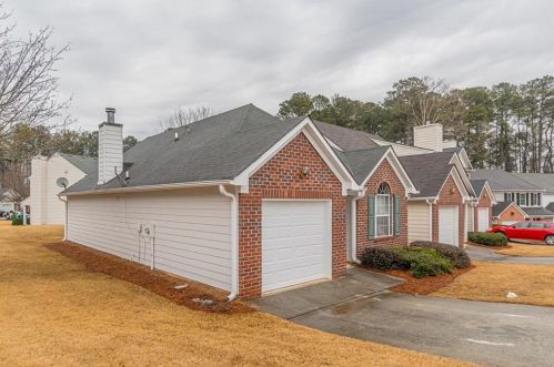 641 Hillandale Park Dr, Lithonia, GA 30058-8836
