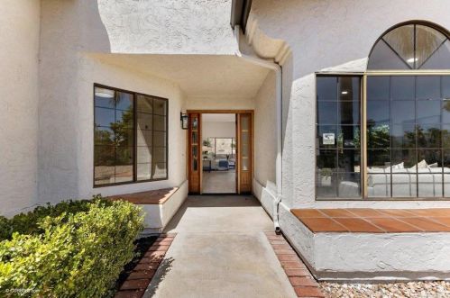 335 Whispering Brook Dr, Vista CA 92083-1956 exterior