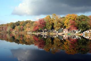 106 Lynn Dr, Guilford, CT 06437-1379