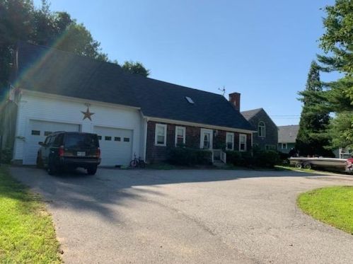 42 Church St, Kingston, NH 03848-3012