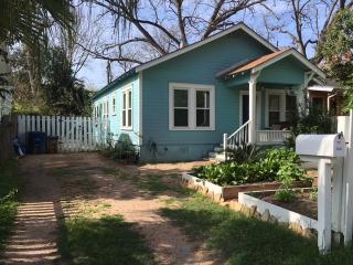 2505 Willow St, Austin TX  78702-5629 exterior