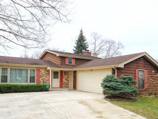 311 Cypress Ln, Green Oaks, IL 60048-3560