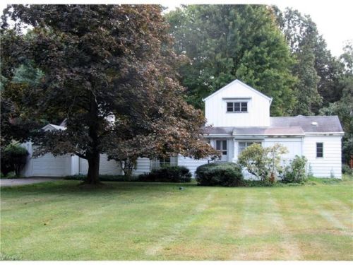 7909 Oakhurst Dr, Cleveland, OH 44141-1158