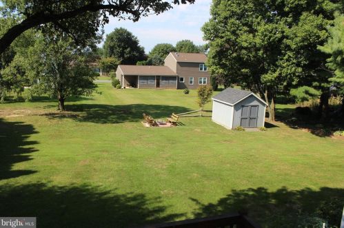 2482 Creek View Dr, Lancaster PA  17602-1451 exterior