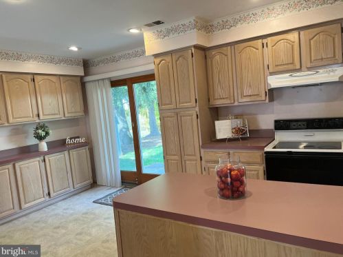 616 Piping Rock Dr, Silver Spring MD 20905-5863 exterior