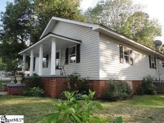 102 Bannister St, Easley, SC 29640-1702