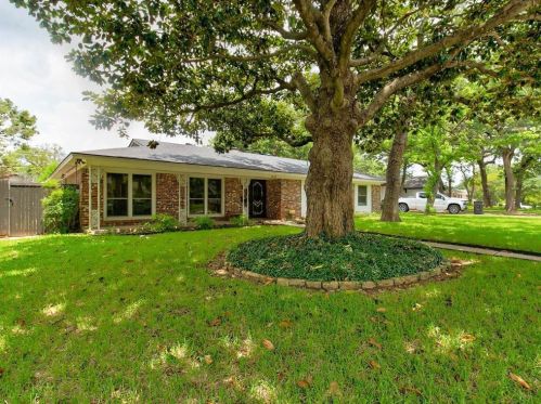 4913 Boulder Lake Rd, Fort Worth, TX 76103-1202