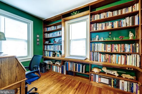 225 Gravers Ln, Philadelphia PA 19118-2802 exterior